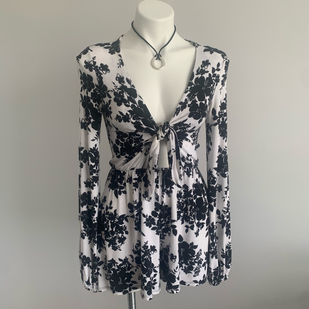 Forever 21 woman’s long sleeve romper dress size S